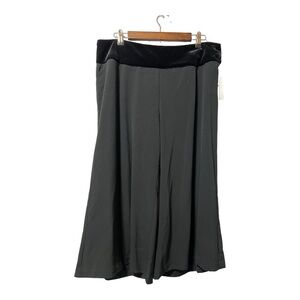 S.C. Basics Black Culottes Side Zip Velvet Waist Band Stretch Comfort Size 16